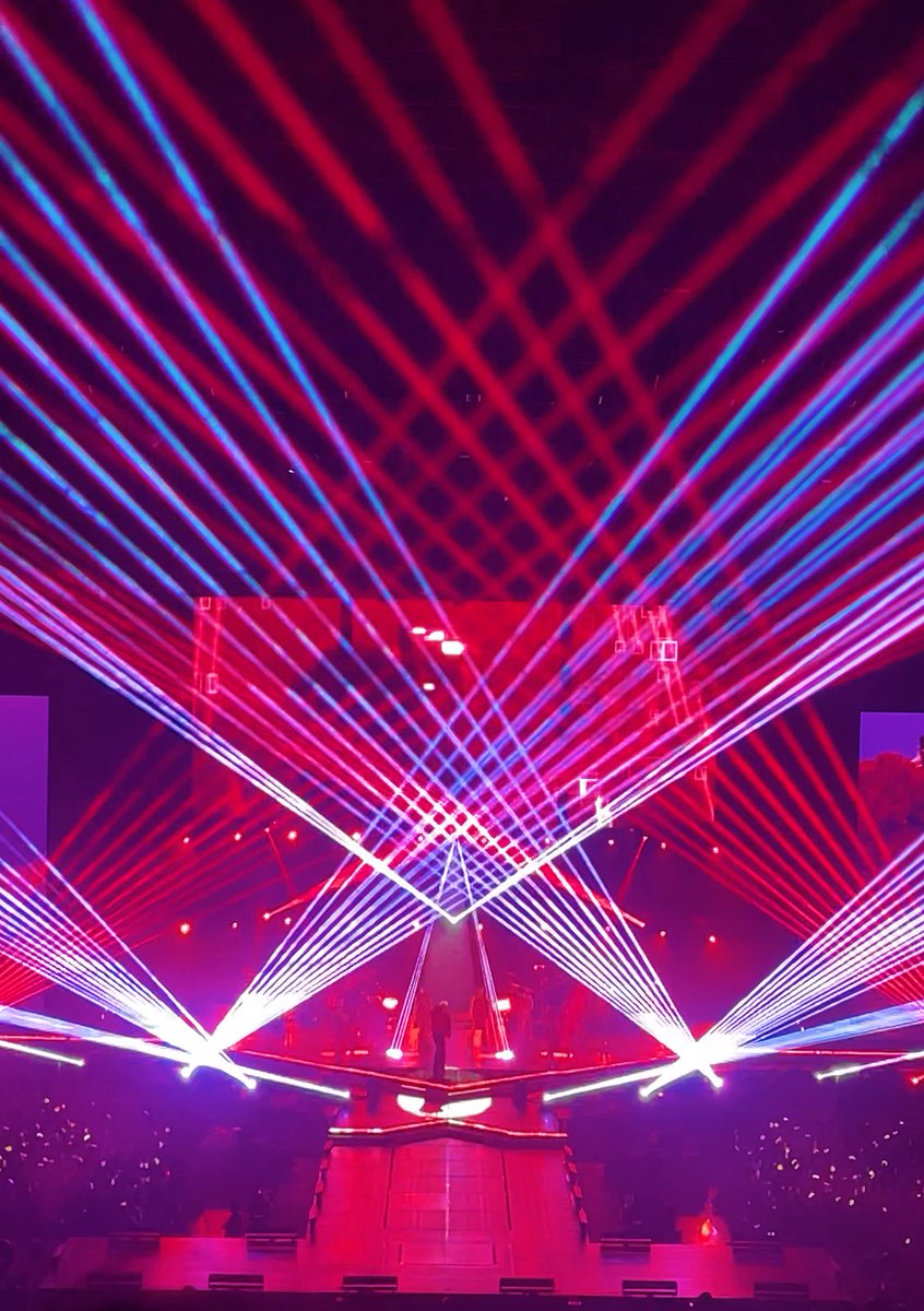 certifiedVIP_'s tweet photo. Sobrang ganda at expensive ng prod ni Gudo. Pailaw pa lang 'to. Andami pang factors, iyong stage and mga LED wall pa. May pa-drone shots pa live huhuhu.

BIGBANG, kayo naman next year! PLS.

#GDRAGONinBULACAN 
#UbermenschInBulacan 
#GDRAGON_ÜBERMENSCH https://t.co/A6epqNSTC6