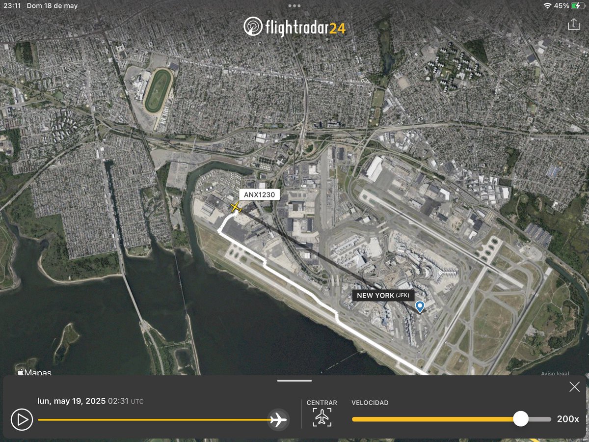 C5OMEmx's tweet photo. #NYMX Aeronave de la Marina Mexicana llego al aeropuerto JFK en Nueva York para dar seguimiento a accidente del ARM Cuauhtémoc, las acciones de esta comitiva es la investigación del accidente, por ser una nave con matrícula mexicana, seguimiento a heridos en hospitales, …. https://t.co/PGEIZfJtbu