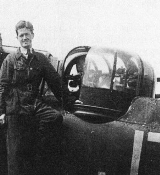 pettore's tweet photo. Born this day 19th May 1918.
Sgt. William Jack Scott.
New Zealand One of THE FEW.
https://t.co/zHwmJLSnB3
Awarded the DFM.
After the war he became a builder. For 2 years worked on a hospital in the New Hebrides.Returned to New Zealand. Ran a joinery shop &amp; a hardware store. https://t.co/NiwziFI5uE
