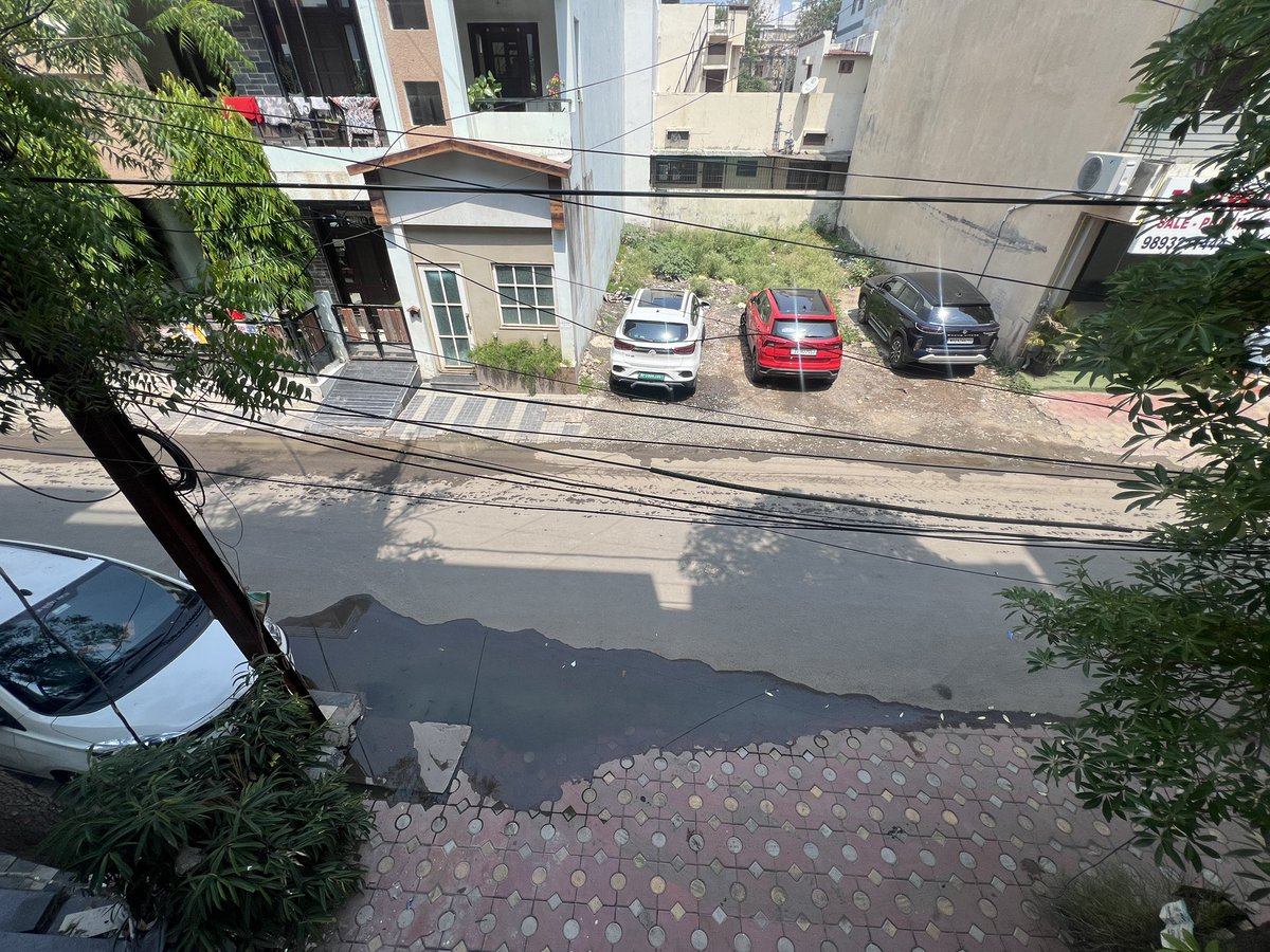 digitaldharm's tweet image. Dear @SwachhIndore Mahalaxmi Nagar me Mahalaxmi Temple Road wali Gali me subah sham chamber ki small aa rhi hai or chamber block bhi kripiya is par Dhyan dijiye thoda. 311 me camplain dal di hai vo sahi karke jate hai par firse block ho rahe hai….. @advpushyamitra  #indore