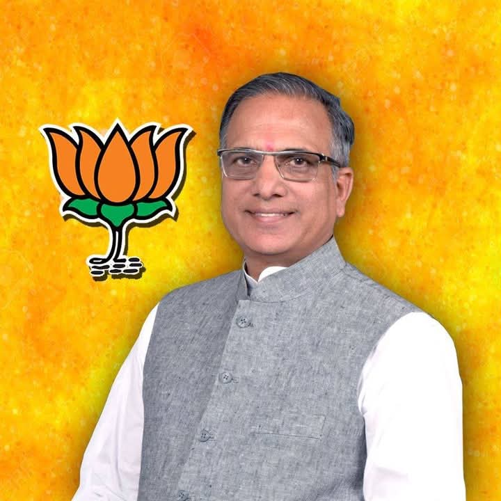 DrRaghvendrashr's tweet image. मध्य प्रदेश के मंदसौर से सांसद व गुजरात सह प्रभारी श्री @mpsudhirgupta जी को जन्मदिन की असीम शुभकामनाएं। 

ईश्वर से आपके सानंद एवं स्वस्थ जीवन की कामना है। 

#HBDSudheerGupta
 #SudhirGupta