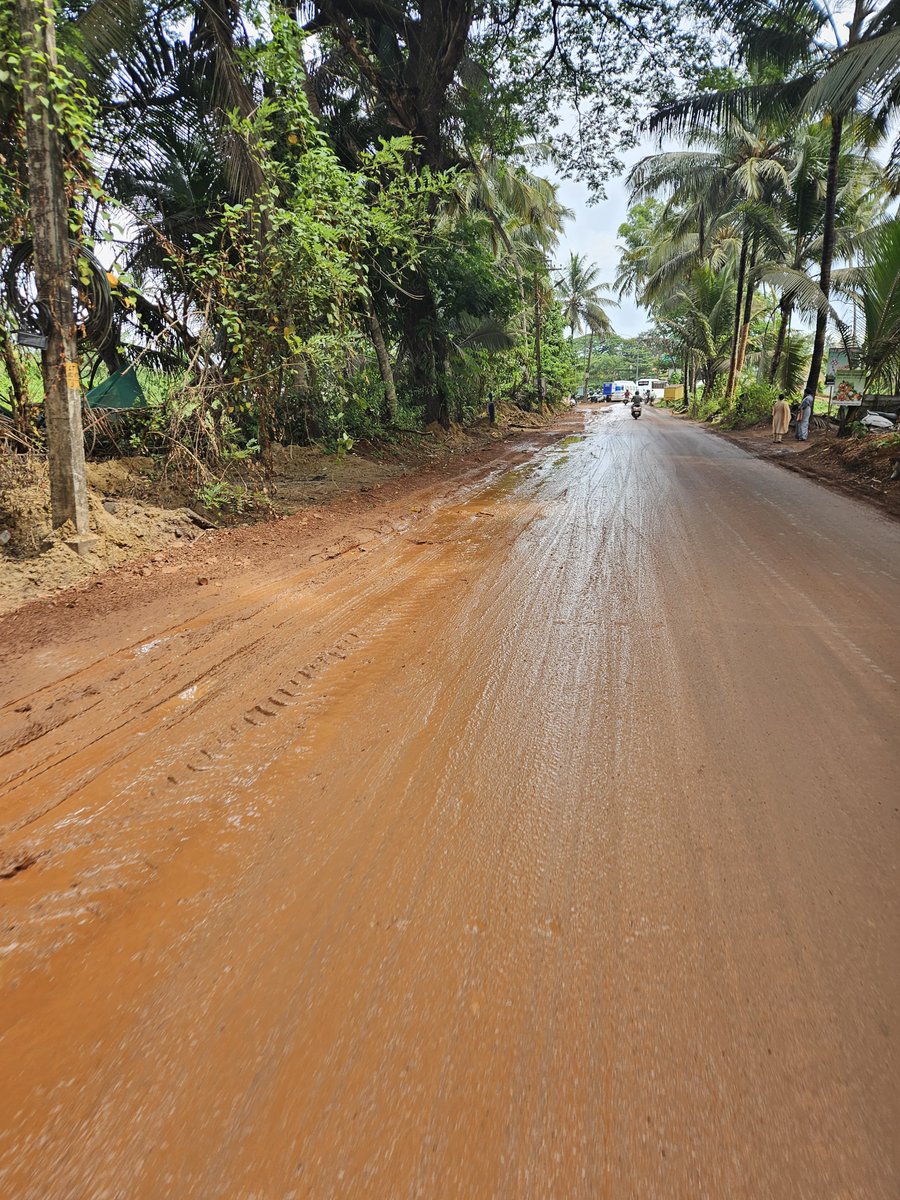 InGoa24x7's tweet photo. #WhereIsTheRoad?
Even before the monsoon has arrived, the Saligao-Pilerne road is already buried under piles of mud, leaving locals frustrated. Residents allege that the road is almost non-existent now.
#Goa #GoaNews #Potholes #Mud https://t.co/kajFVNs7NW