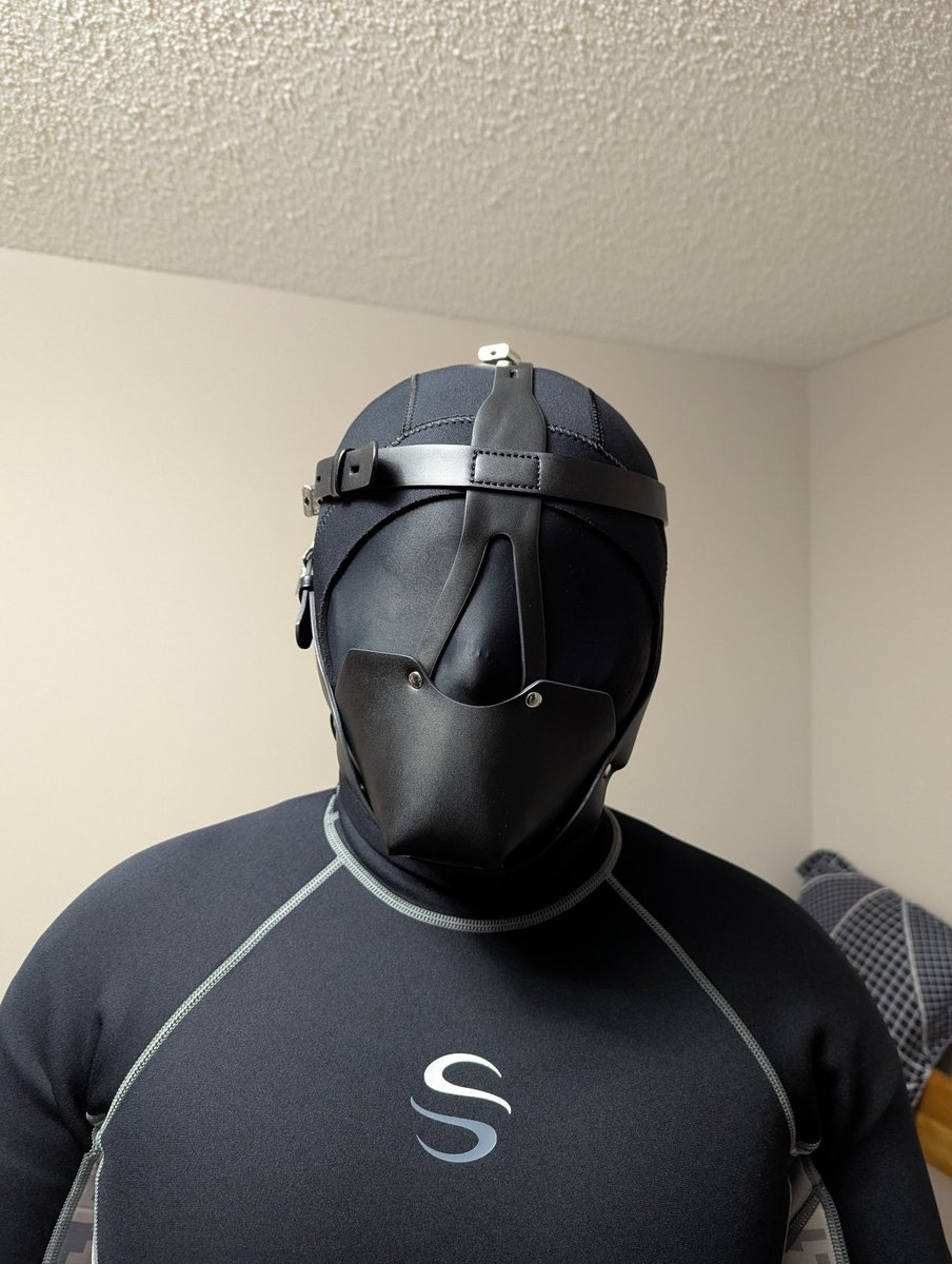 gear_wu's tweet photo. Went outside for fun! 

#rubberdrone #gasmask #rubbergimp #wetsuit #bondage #gay #outsidefun https://t.co/ytQYQbHcHY