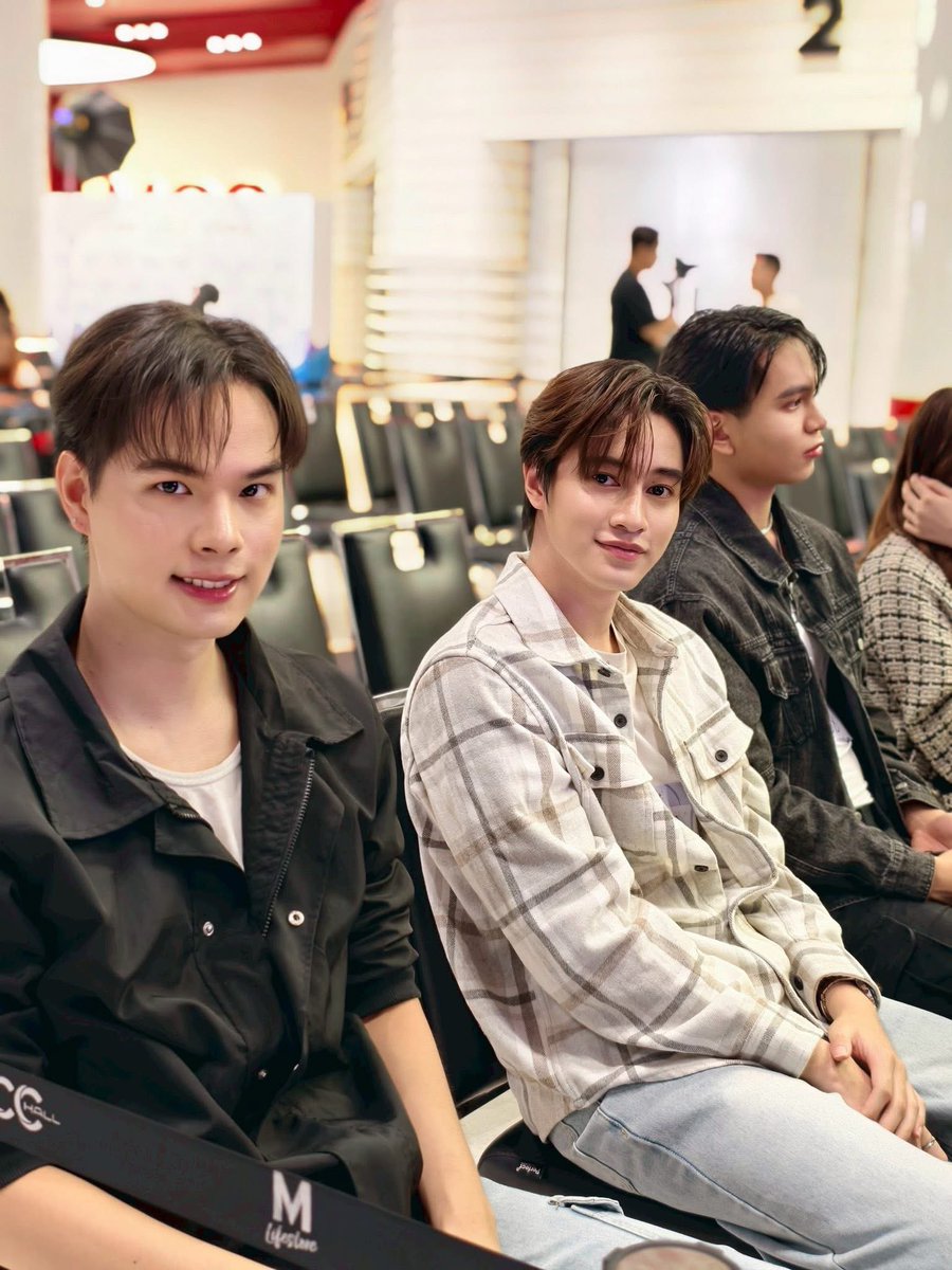 stmdthailand's tweet photo. 🎬 คอมแบท , โบ๊ท ในงาน BMG Flock into Be My Gangstar ณ Mcc Hall เดอะมอลล์ บางแค✨
Credit Photo : Flock into
#BMGproject
#FlockIntoBeMyGangstar
#FlockInto #ซีรีส์วาย #ยูริ
#Movies #Artist #คู่จิ้น
#THEMALLLIFESTORE #THEMALLLIFESTOREBANGKAE
#its_combat
#boat_typ
#STMDthailand https://t.co/it3sVS9sKB