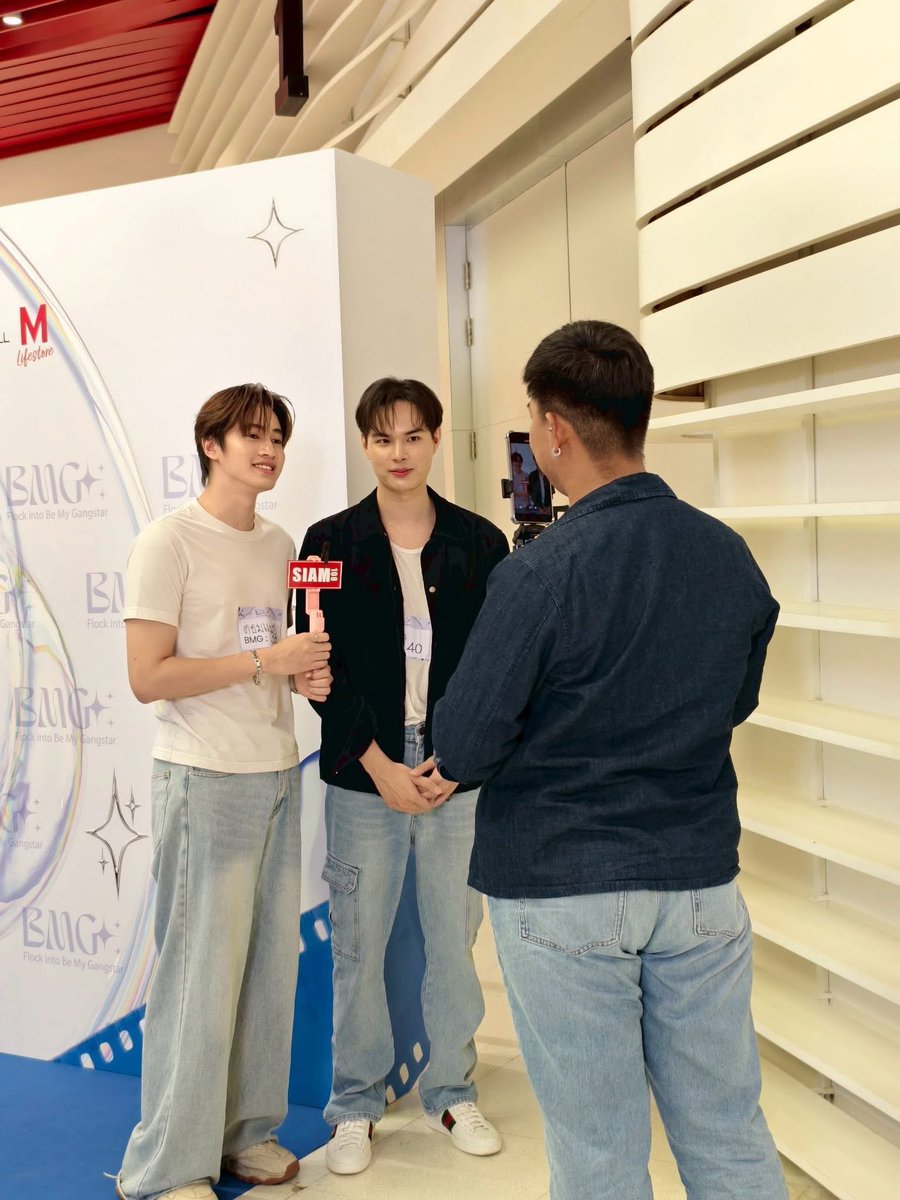 stmdthailand's tweet photo. 🎬 คอมแบท , โบ๊ท ในงาน BMG Flock into Be My Gangstar ณ Mcc Hall เดอะมอลล์ บางแค✨
Credit Photo : Flock into
#BMGproject
#FlockIntoBeMyGangstar
#FlockInto #ซีรีส์วาย #ยูริ
#Movies #Artist #คู่จิ้น
#THEMALLLIFESTORE #THEMALLLIFESTOREBANGKAE
#its_combat
#boat_typ
#STMDthailand https://t.co/it3sVS9sKB