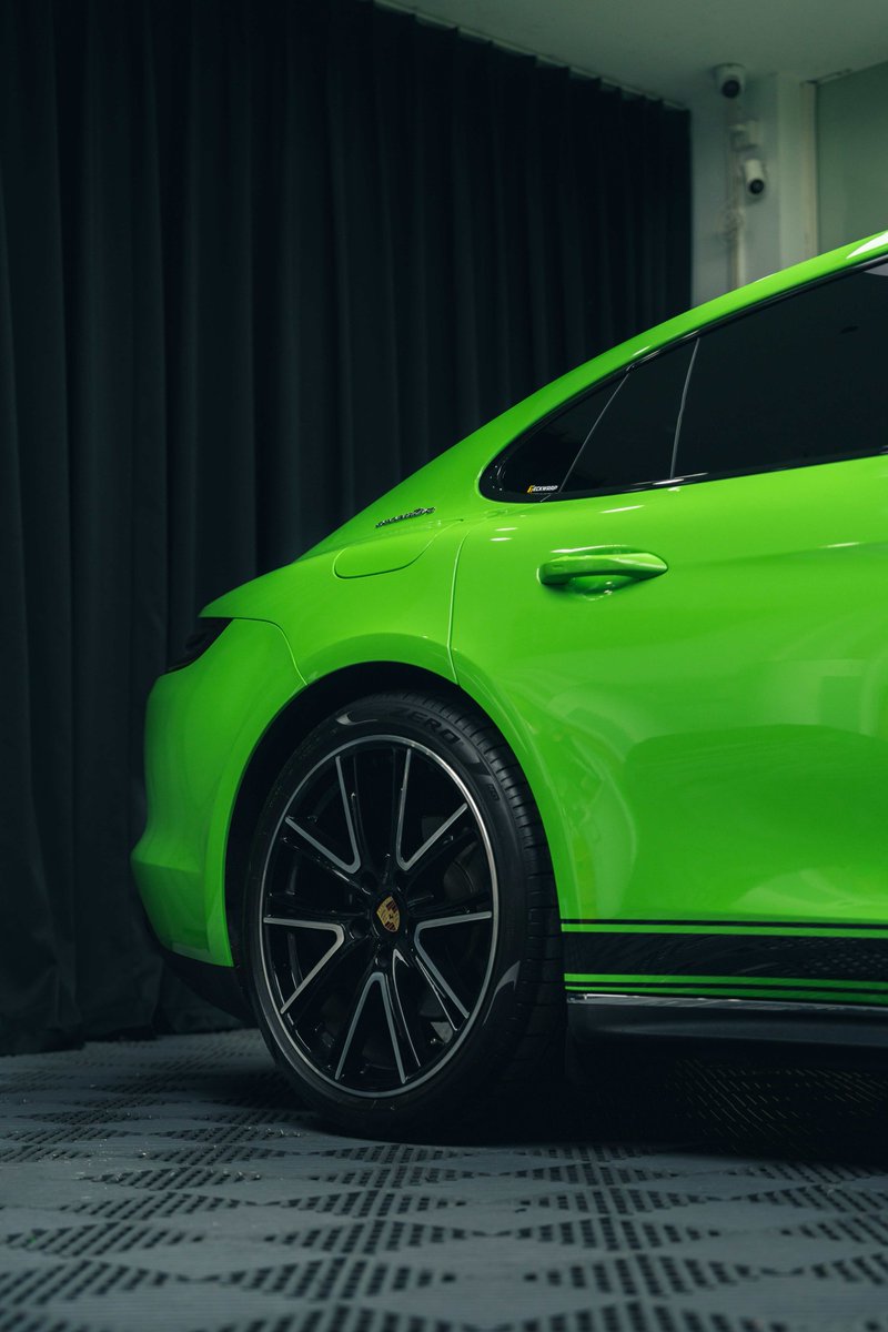 ⚡Porsche Panamera wrapped in savage elegance with TeckWrap Gecko Green (CG41-HD).
✅Out-glow everything now at teckwrap.com
.
.
#teckwrap #carwrapping #teckwrapped #porsche #wrappedcars #green #vinylwrap #wrapteckwrap #vehiclewrapping #carlifestyle #paintisdead