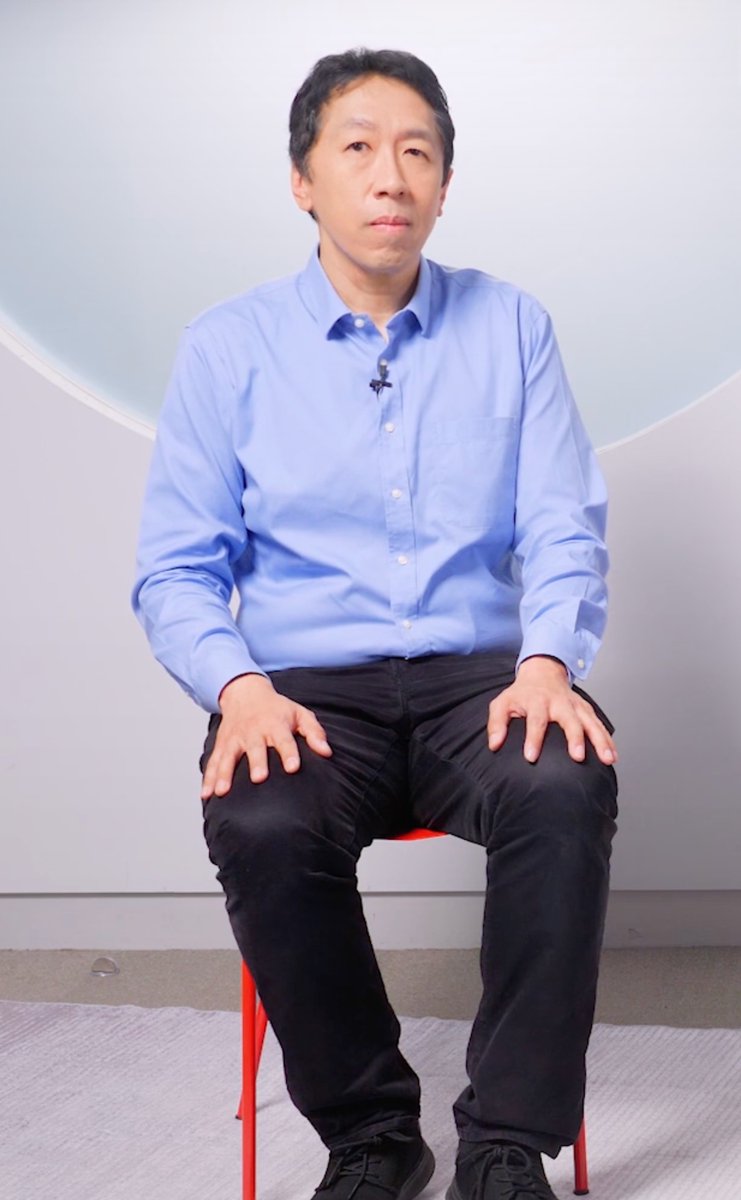 ahaha andrew ng misin yoksa fotoğrafını çekeceğimiz zaman sürekli bu pozu veren babaannem misin olum jskldf