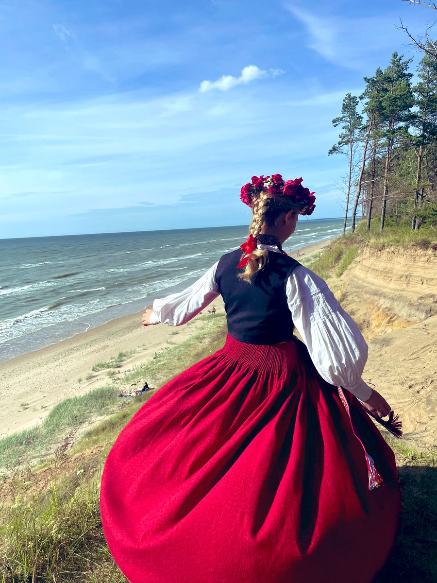 Suitu zeme. 🎶 🇱🇻
Jūrkalnes stāvkrasts ir viens no skaistākajiem, neskartajiem dabas stūrĩšiem Eiropā.
