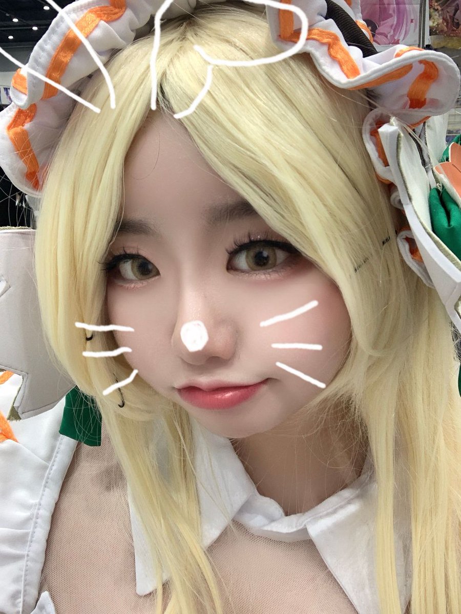 어제 피부화장이 넘 잘 돼서 기분이 좋앗듭니다
그래도 주사위 5는 되지 않았을까?!