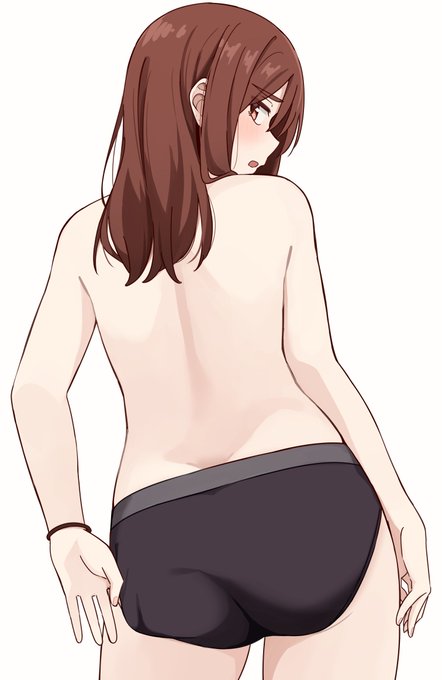 下着の食い込みが気になる紗希ちゃん
「サイズが少し小さいかな?」 