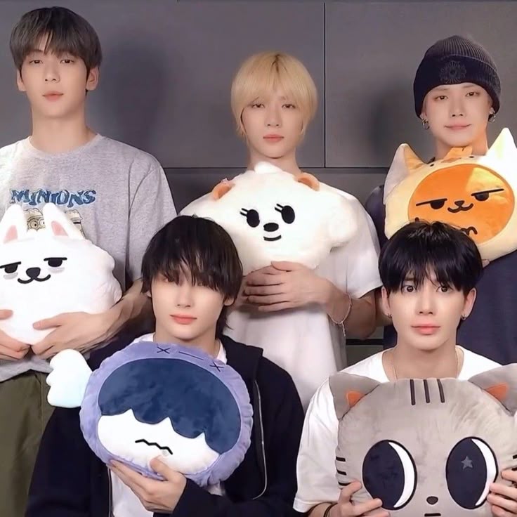 gossipning's tweet photo. I love how they look exactly like their characters ☹️☹️ https://t.co/cJjeMRp20D