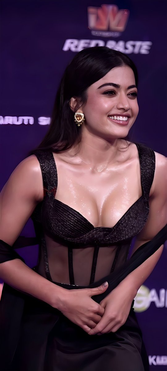 SSwaraajya9140's tweet photo. Rashmika Mandanna - - Elegant beauty 💚✨
#RashmikaMandanna #RashmikaMandannahot #Rashmikahot #Rashmika #rashmikamandannanavel #rashmikamandana #MondayMorning #hottips #ActressHotPhotos #ActressTrendMemes #JaiSwaraajyaTv https://t.co/32d0xTLlHU