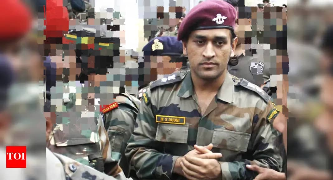 KillBillPanda4's tweet photo. @mrsinha Where was this pus? Do you know he holds what position did you see him or this harlot  @imVkohli even raising voice against pakistan inhumane act of killing tourists in pahalgam have shame before trolling your neighbour cricketer atleast their celebs are with nation not ours. https://t.co/wjCKc2PcGe