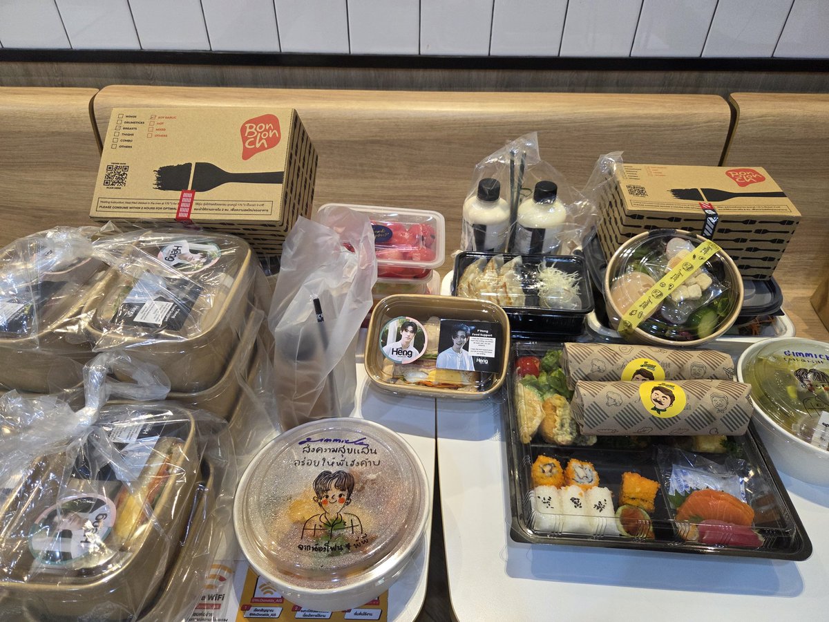hengpnpofficial's tweet photo. ทานให้อร่อยนะคะ วันนี้พลังเต็มล้น อิ่มพุงกางเลย 

ขอบคุณอาหารแสนอร่อยจากพี่ๆ แฟนคลับด้วยนะคะ 

INTERMINABLE FITTING
#ฟิตติ้งอสงไขย
#hengpnp
#เฮงอัศวฤทธิ์ https://t.co/evsGvEyxEl