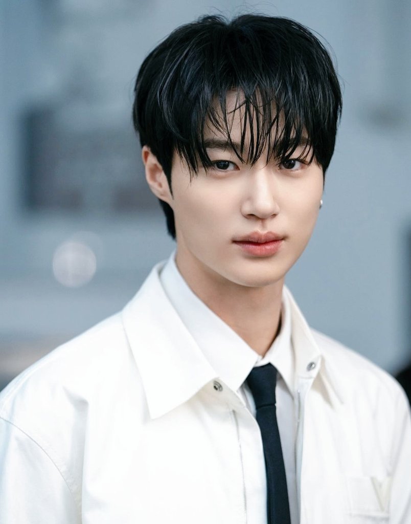 럽 tweet media