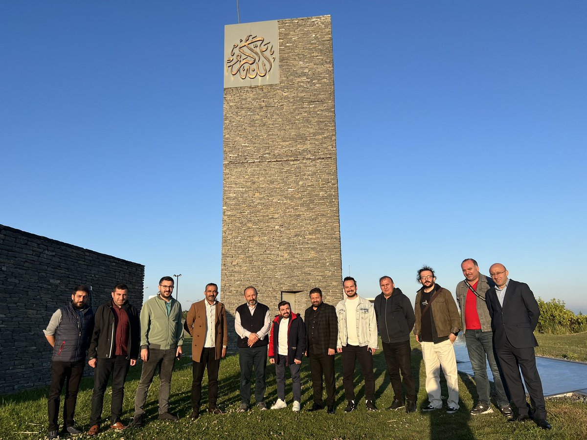 “19 Mayıs 1919’da Gazi Mustafa Kemal Atatürk’ün Samsun’a ayak basmasıyla başlayan milli mücadele, Türk Milleti’nin yeniden ayağa kalkışının sembolüdür.
Biz de bugün, 19 Mayıs sabahında Sancaklar Camii’nde saf tutarak, hem ecdadın mücadelesini dualarla andık hem de kendi