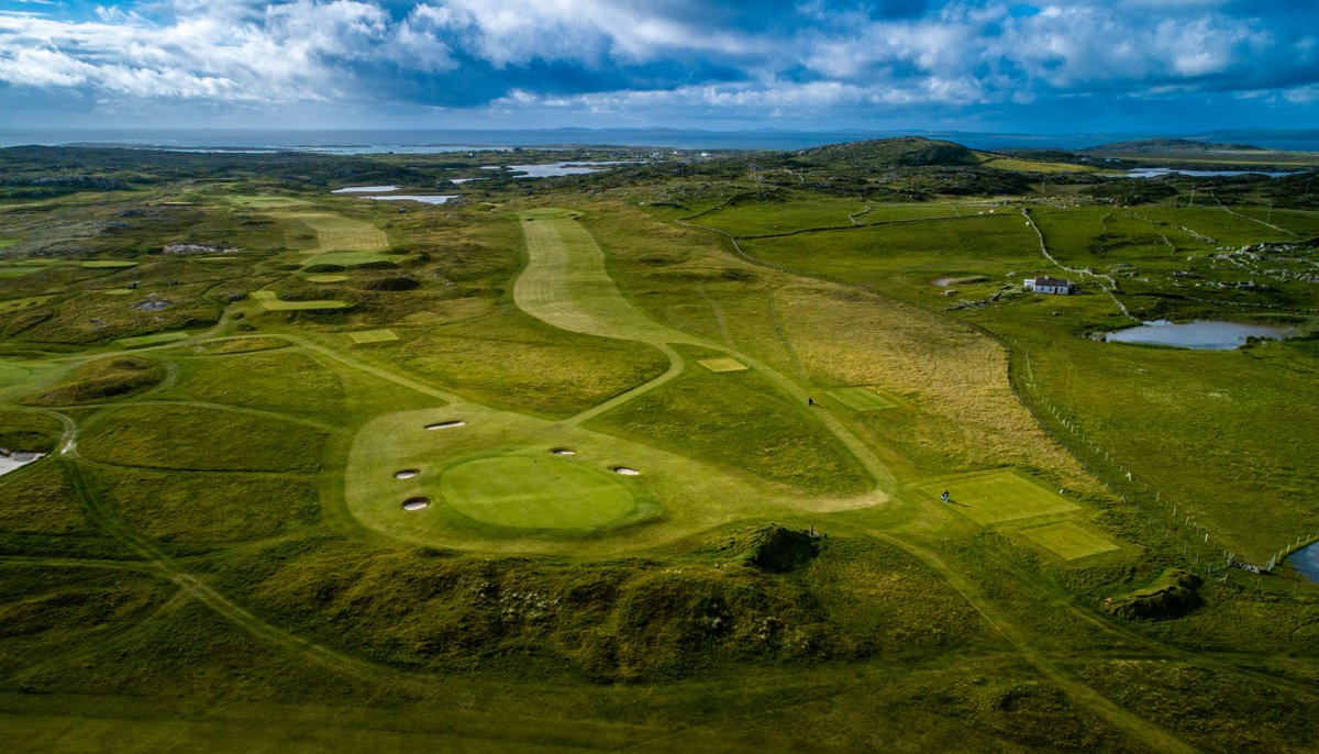 🌞 Summer Fun for the Whole Family at Connemara Golf Links! 🏌️‍♂️🏌️‍♀️⛳
🔗 ow.ly/nB2Z50VTapQ
#ConnemaraGolf #FamilyGolf #WildAtlanticWay #SummerGolf #GolfIreland #ConnemaraMagic #FamilyFun