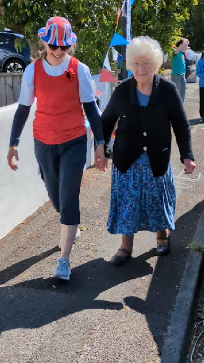 Huge thanks to the residents of Audley Avenue who walked, ran or cycled a 24-hour relay to raise funds for our minibus appeal 🚌💙Led by their amazing 93-year-old neighbour, they brought the whole street together for a great cause

You can still donate: justgiving.com/page/audleyave…