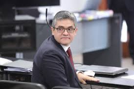 suriel's tweet photo. DENUNCIA
No nos olvidemos que @TrujiYo Christopher Acosta y su voz graciosa para narrar sus reportajes pedorros es el “periodista” que manejó dinero de The Open Society, de propiedad de George Soros: el mismo que financia a Gustavo Gorrito. El chiste se cuenta solo https://t.co/tCfI8dIk37