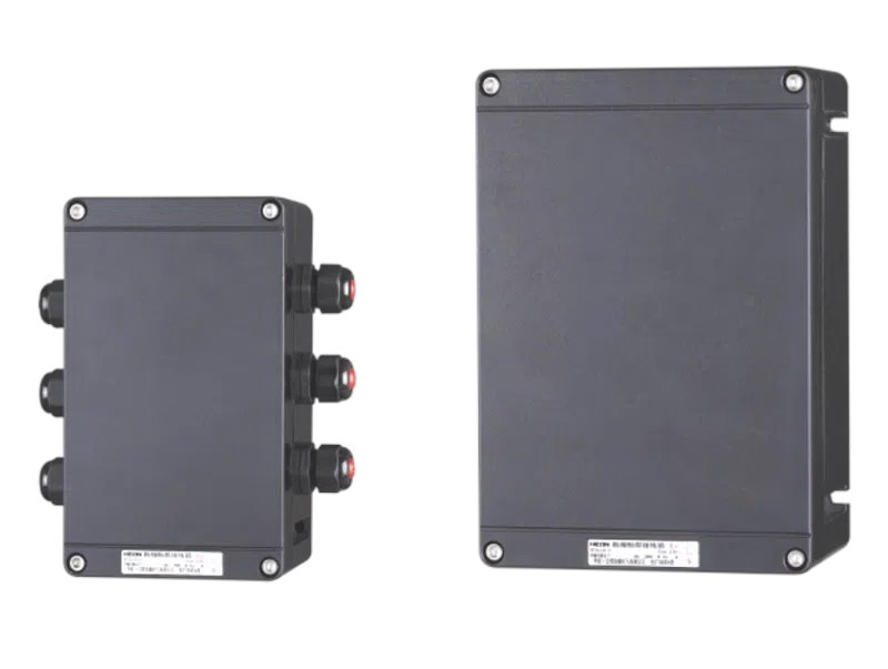 Hexlon88's tweet image. 💥 Choosing an explosion-proof box? Know your standards first!
There are two major ones:
🇺🇸 NFPA (USA) – Uses a Class &amp;amp; Division system, focused on fire safety.
🌍 IEC (International) – Uses a Zone system, based on risk frequency &amp;amp; duration.
#explosionproofbox #HEXLON