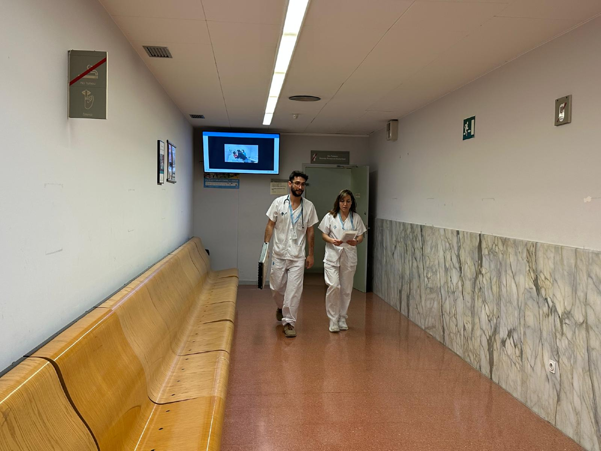 icscat's tweet photo. 👥 L'#icscat compta amb més de 4.000 de professionals de #MFiC que treballen diàriament en els 290 equips d’Atenció Primària distribuïts per tot el territori de Catalunya. Són professionals compromesos amb la salut de la població, que combinen assistència, docència i recerca amb una mirada centrada en les persones que atenen. 

📆 Aquest dilluns, 19 de maig, amb motiu del Dia Mundial de la Medicina Familiar i Comunitària, l'ICS estrena d’un nou episodi del pòdcast d’ICSfluencers. En aquesta ocasió, i per celebrar l’efemèride, l’episodi ha comptat amb la col·laboració de professionals de Medicina Familiar i Comunitària d’edats, moments vitals i territoris diferents que han dialogat sobre el paper de la professió en el sistema de salut. 

Escolteu-lo a: https://t.co/E2hxOcYcmr

#DMFiC #MFiC
