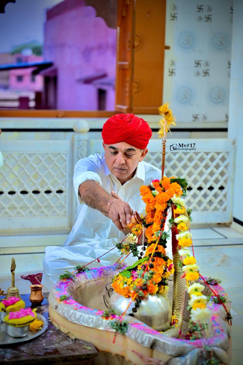 बाड़मेर-जैसलमेर लोकसभा क्षेत्र के पूर्व सांसद 
श्री कर्नल मानवेंद्र सिंह जी जसोल को जन्मदिवस की हार्दिक बधाई एवं शुभकामनाएँ। 
मैं आपके स्वस्थ एवं दीर्घायु जीवन की कामना करता हूँ।
<a href="/ManvendraJasol/">Manvendra Singh</a>