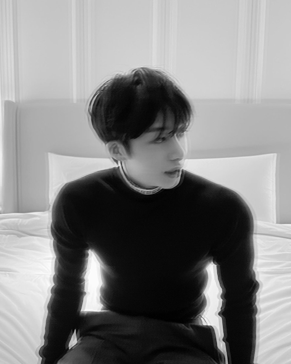 blahblahhwc's tweet photo. 형원이 인스타 프사를 바꾸셧어 https://t.co/Uq8VKsBrZf