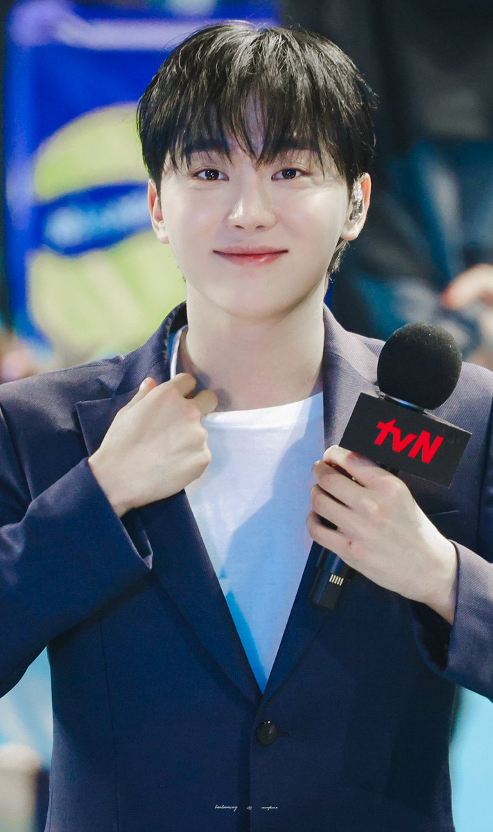허옹 너무 예ㅔ뻐 예의바른 고양이 같네