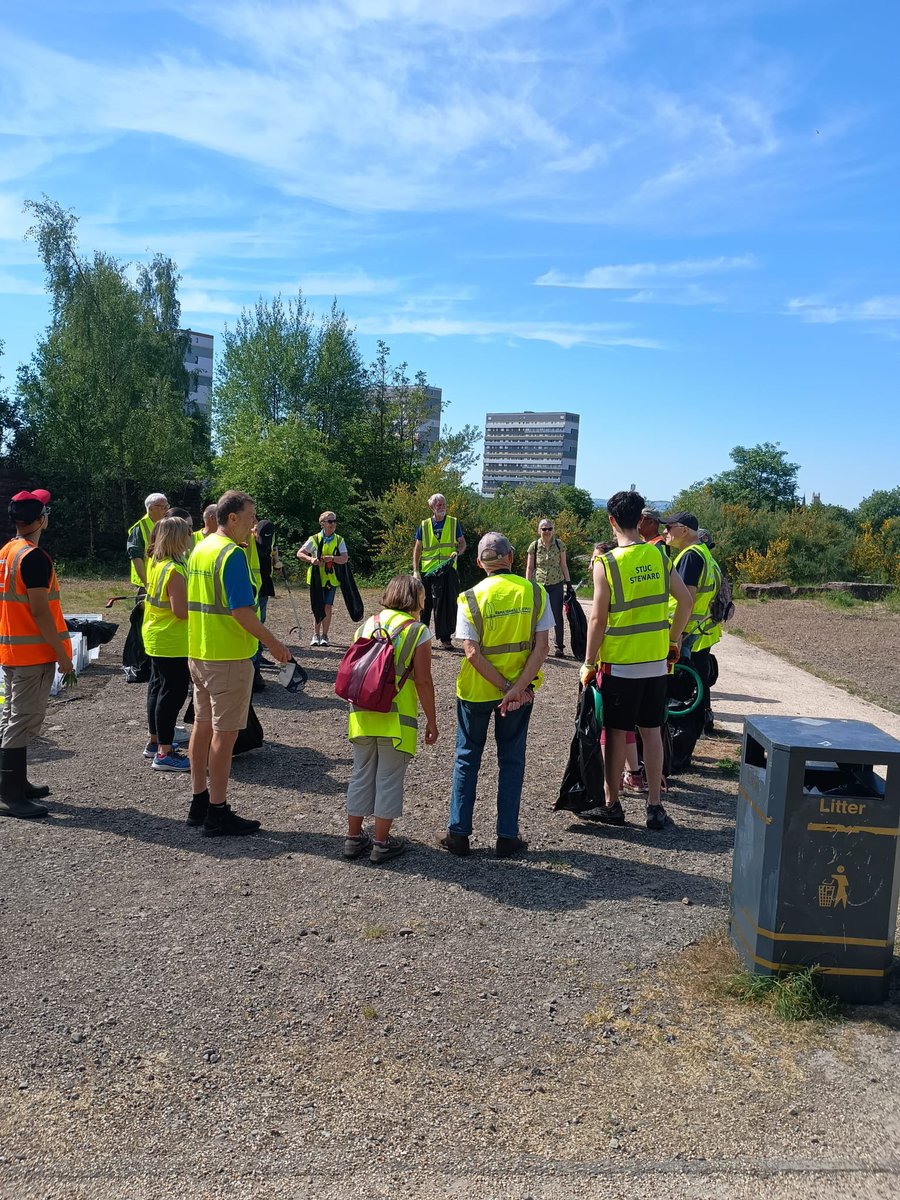 ClaypitsLnr's tweet photo. Thanks everybody for yesterday’s #GreenAndClean 👏👏👏

#Community #Nature #Possilpark #Hamiltonhill #Woodside #Maryhill https://t.co/pLvZbqT4gX
