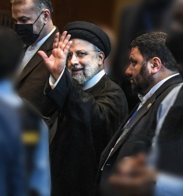 Sarehnazri's tweet image. شادی روح شـ.ـهید رئیسی عزیز که خستگی نمیشناخت، صلوات💔🥀
#خادم_حرم_ایران
#یار_محرومان