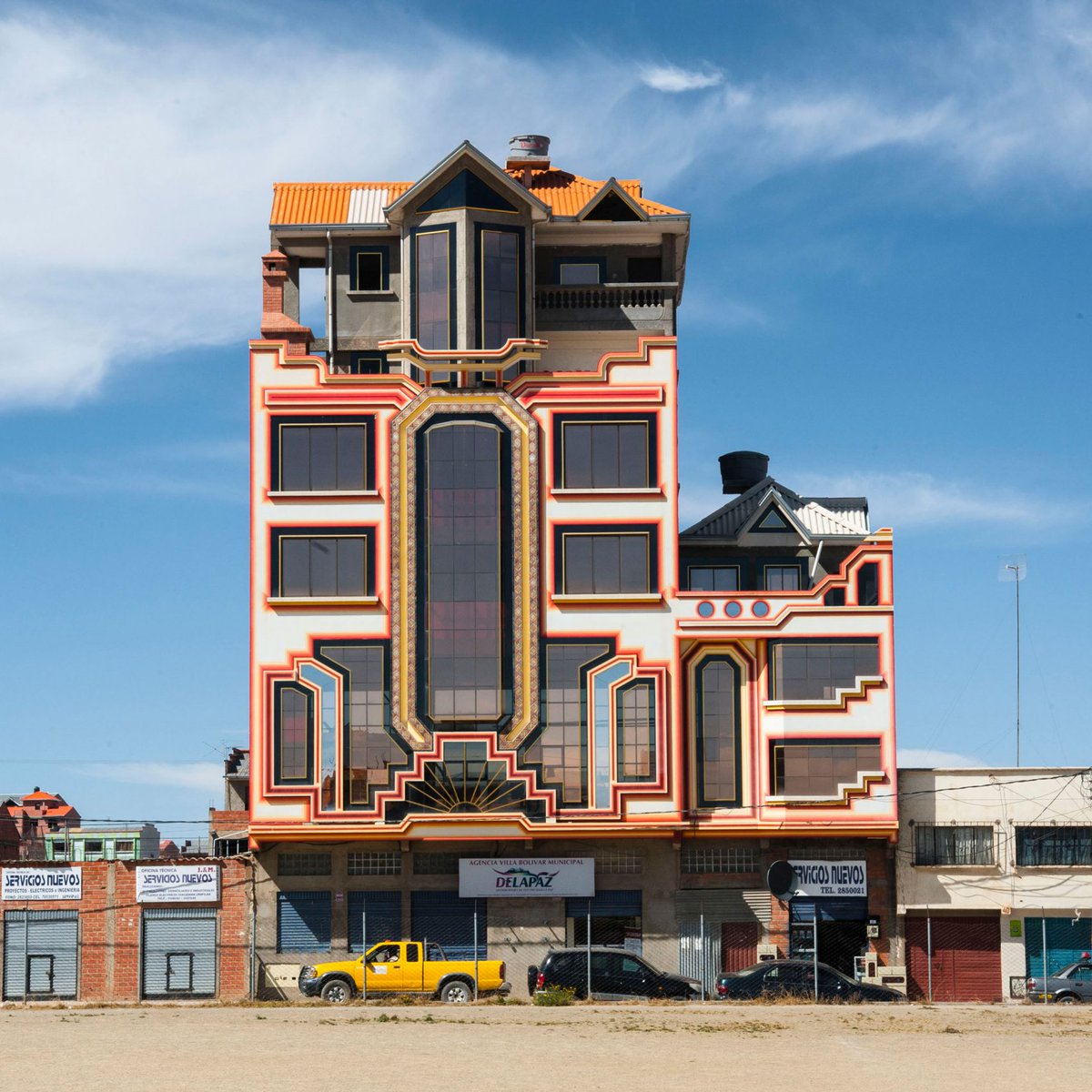 4AAAAart's tweet image. Neo-Andean Architecture by Bolivian architect Freddy Mamani
El Alto, Bolivia 🇧🇴