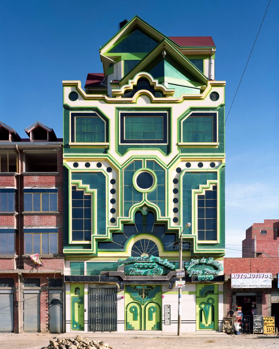 4AAAAart's tweet image. Neo-Andean Architecture by Bolivian architect Freddy Mamani
El Alto, Bolivia 🇧🇴