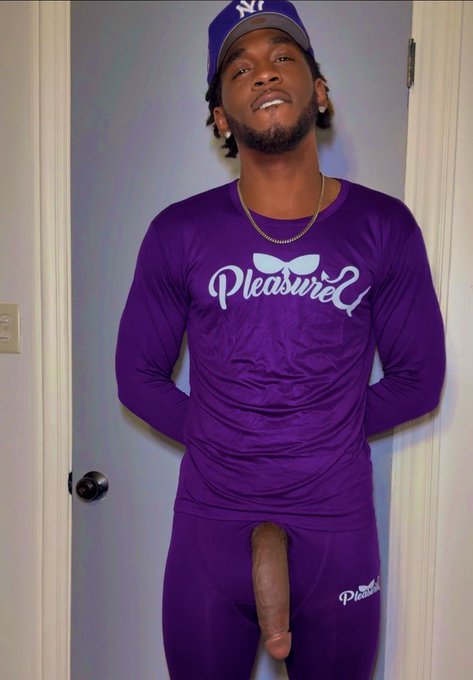 Watch PleasureUU.com's leaked NSFW photo on TwXstars