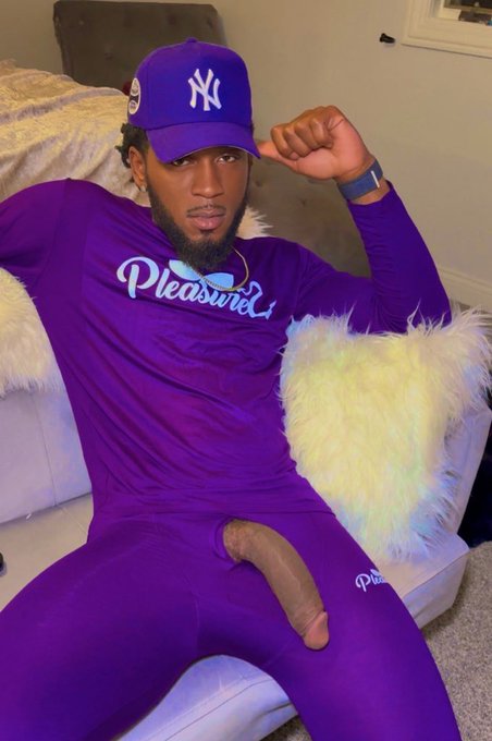 Watch PleasureUU.com's leaked NSFW photo on TwXstars