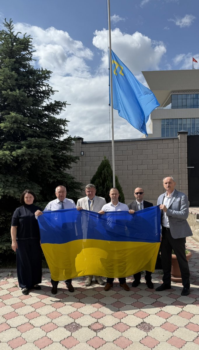 UKRinKG's tweet photo. У Посольстві вшанувли пам'ять жертв геноциду кримськотатарського народу та політичних репресій.

Вшановуємо памʼять мільйонів невинних людей, вбитих комуністичним тоталітарним режимом🕯️ https://t.co/njXPaGKeX0