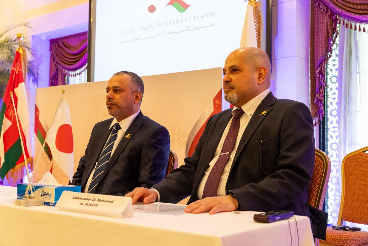 OmanChamber's tweet photo. عقد وفد غرفة تجارة وصناعة عُمان إلى اليابان برئاسة الشيخ راشد بن عامر المصلحي النائب الأول لرئيس مجلس إدارة الغرفة لقاء مع عدد من أصحاب الأعمال والمستثمرين اليابانيين في إطار منتدى الاستثمار العماني الياباني وذلك بحضور سعادة السفير الدكتور محمد بن سعيد البوسعيدي، سفير سلطنة عُمان لدى اليابان وذلك في مقر السفارة العمانية بالعاصمة طوكيو، ولقد شهد الاجتماع مشاركة ممثلين من وزارة التجارة والصناعة وترويج الاستثمار ووزارة الصحة وذلك بهدف بحث فرص التعاون وتعزيز الشراكة التجارية والاستثمارية بين سلطنة عُمان واليابان.