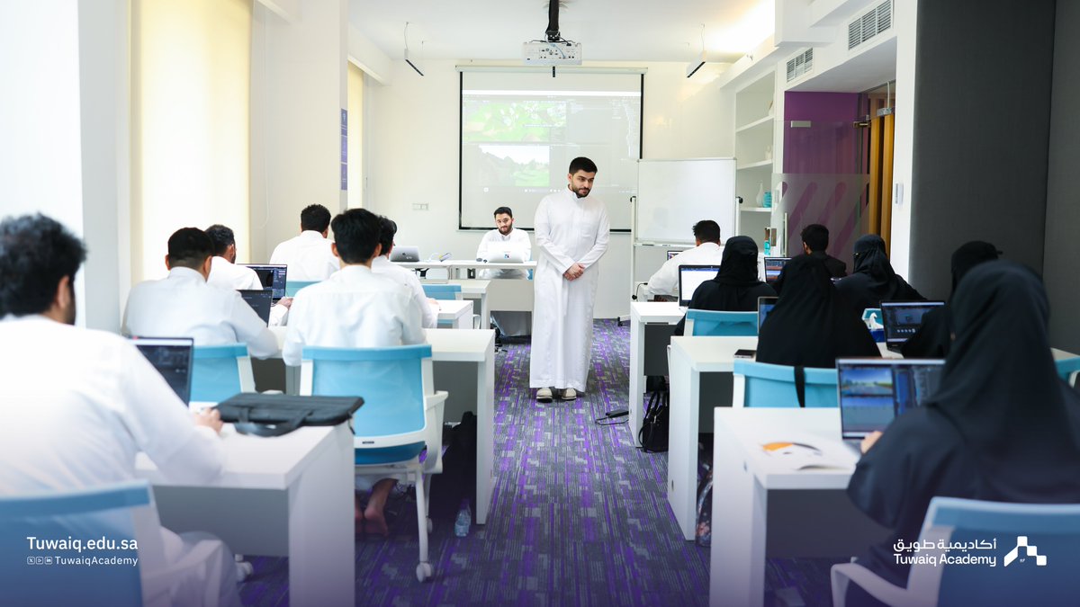 TuwaiqAcademy's tweet photo. لقطات من معسكر "تطوير الألعاب باستخدام معسكر unity" ضمن المعسكرات والبرامج القائمة بمقر #أكاديمية_طويق https://t.co/xByvfiThXg