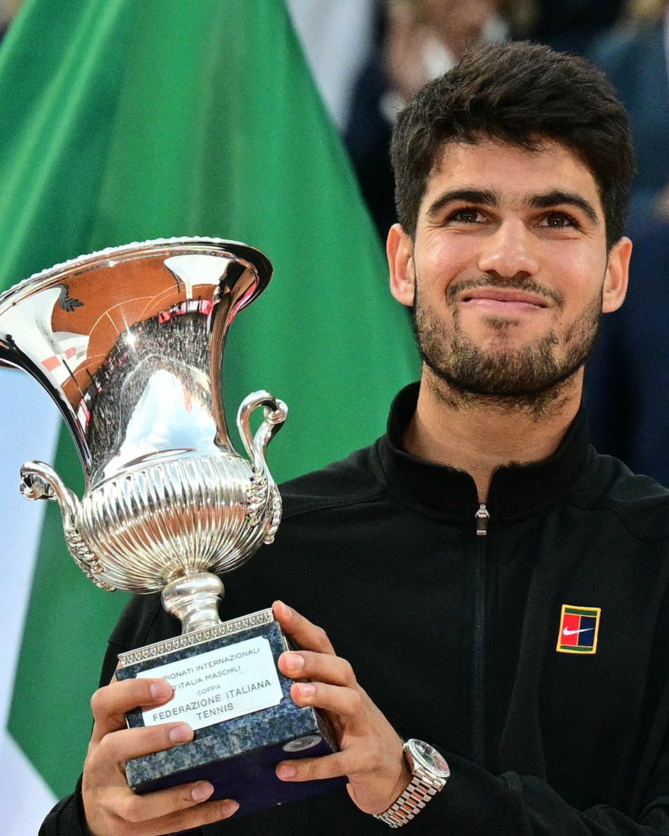 Juanma Moreno (@juanma_moreno) on Twitter photo El triunfo de <a href="/carlosalcaraz/">Carlos Alcaraz</a> en Roma pone el broche de oro a un fin de semana de grandes acontecimientos para la historia. Partidazo ante el N1 del mundo en una nueva muestra de talento y ganas de marcar una época en el tenis.
Orgullosos del deporte español.
🇪🇦 ¡Enhorabuena! El triunfo de <a href="/carlosalcaraz/">Carlos Alcaraz</a> en Roma pone el broche de oro a un fin de semana de grandes acontecimientos para la historia. Partidazo ante el N1 del mundo en una nueva muestra de talento y ganas de marcar una época en el tenis.
Orgullosos del deporte español.
🇪🇦 ¡Enhorabuena!