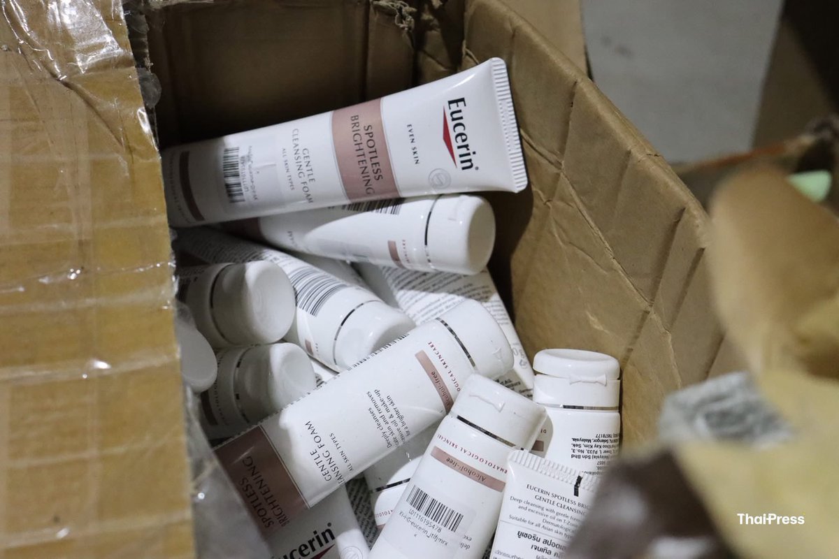 เวลาคนถามว่าร้านนี้ของแท้ไหม? ให้ดูสภาพวันนี้ตำรวจบุกจับโกดังสินค้าปลอม

เดี่ยวนี้ official รอจังหวะโปร เก็บคูปองราคาคือดีมาก ไม่ต้องมาเสี่ยงด้วย. คือทำไมยังหลงเชื่อซื้อร้านหิ้วกันอีก?

สินค้าที่ปลอมเยอะสุดคือ drug stores, อาหารเสริมและแบรนด์ไทย เพราะราคาไม่แพงมาก