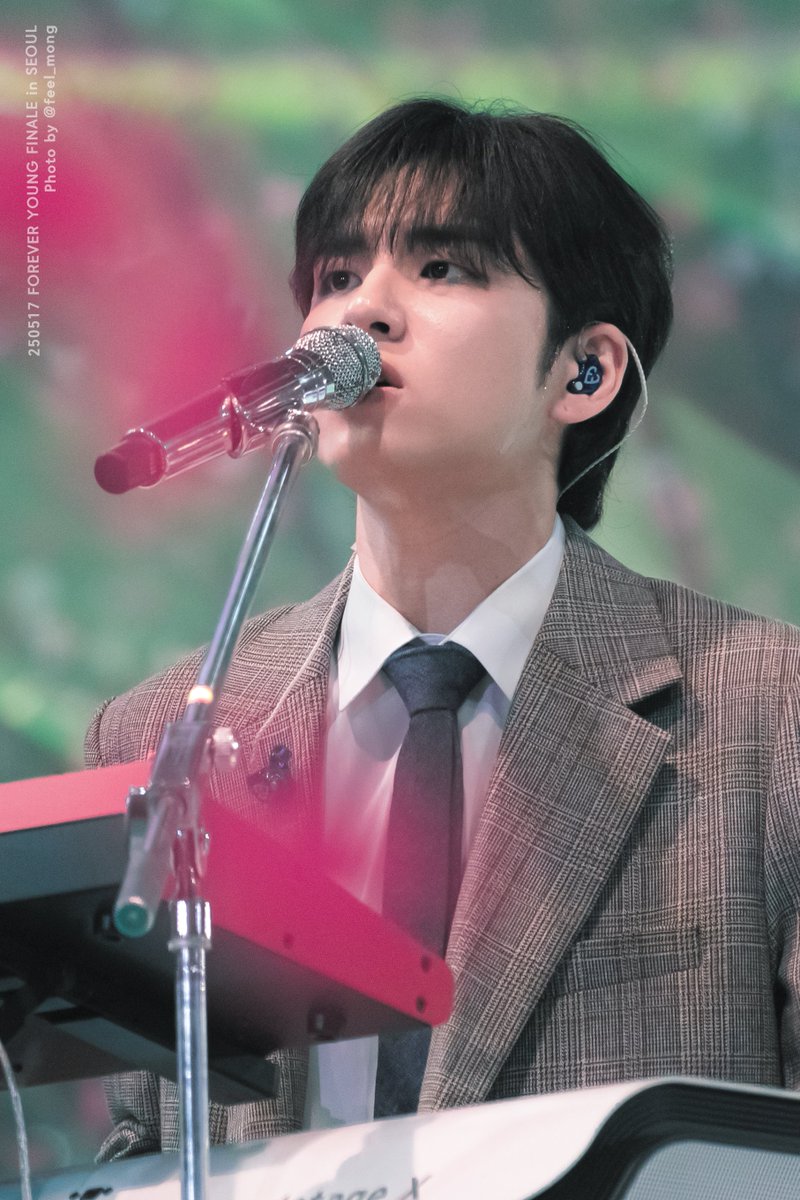 feel_mong's tweet photo. 250517 FOREVER YOUNG FINALE in SEOUL

사랑에 둘러쌓인 필이를 볼 수 있어서 행복했어💕
#DAY6 #데이식스 #WONPIL #원필 https://t.co/gX4zVdyRGz