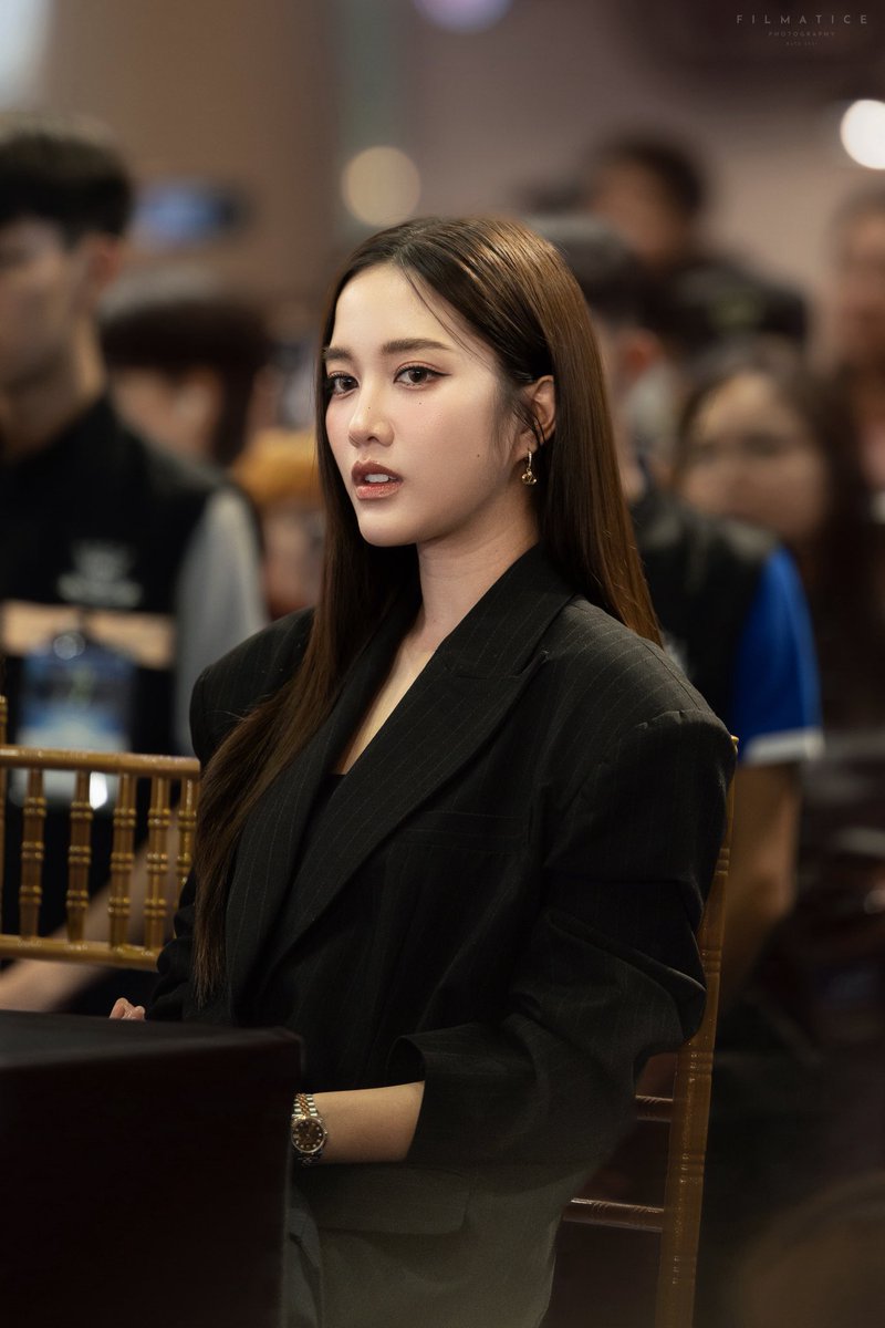 __xxsia__'s tweet photo. ซ้ายแหกโค้ง https://t.co/jgoTFqSnMV