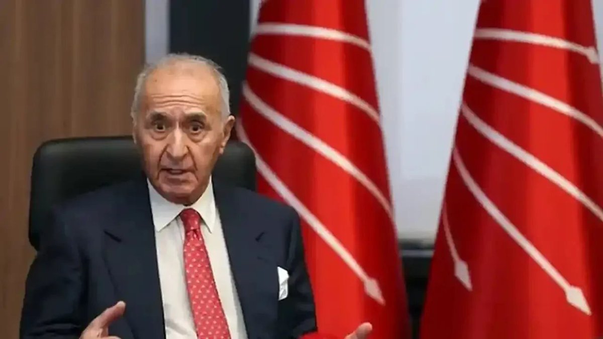 CHP Eski Genel Başkanı Hikmet Çetin:

"CHP’de hiçbir genel başkana tanınmayan fırsat Sayın Kılıçdaroğlu’na verildi. 13 yıl genel başkanlık yaptı. Şimdi partiye böyle saldırı var, böyle günlerde herkesten önce onun gelmesi, görünmesi lazım. Mesela İzmir mitingi var oraya gelmesi