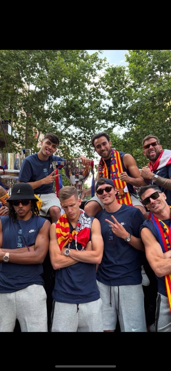 José Mourinho : "Le FC Barcelone n'a pas de rêve mais une seule obsession: le Real Madrid.
Ils vous apprennent à détester le Real.
Ils détestent le Real plus qu'ils n'aiment  Barcelone."
Je rajouterai une phrase : ils rêvent d’être le Real Madrid.