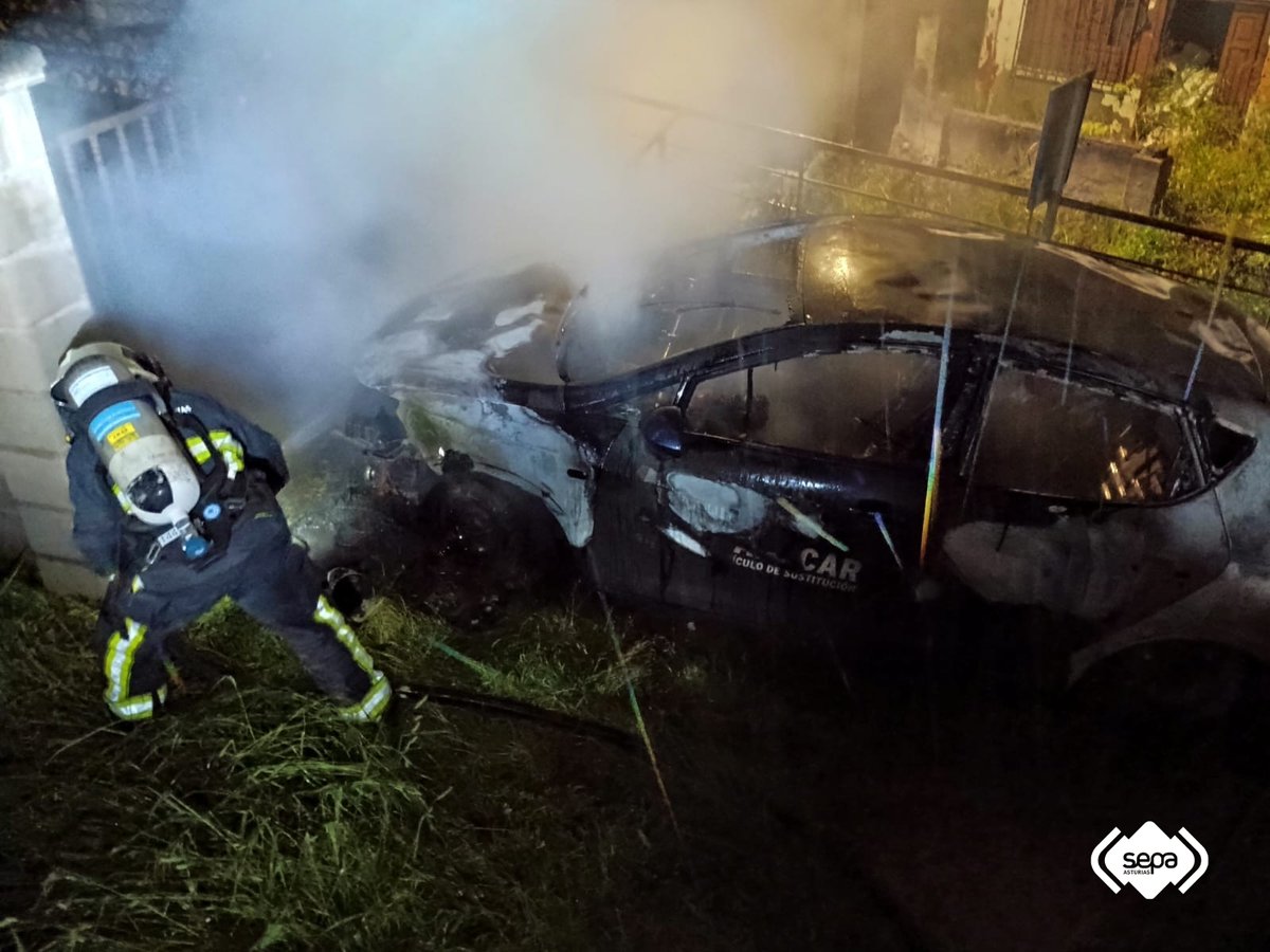 BomberosAstur's tweet image. Quema por completo un turismo en La Felguera #Langreo. Sin afectados. Al lugar acudieron Bomberos del #SEPA de #SMRA. Aviso @112Asturias a las 02.34 horas. Extinguido 03.44 h. En base 04.02 h. Informada Policía Local y #SAMUAsturias