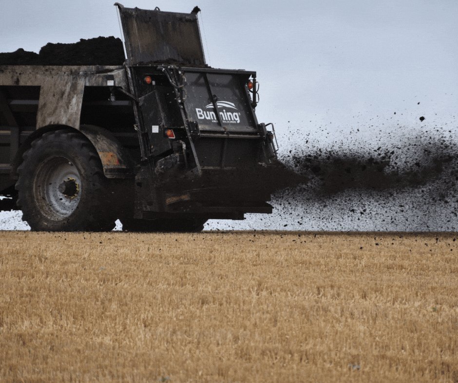 EnvarComposting's tweet image. Quick fix or long-term soil health?
Chemical fertilisers feed plants. Compost feeds the soil.
Improve biodiversity, boost resilience and grow sustainably.
Order now to make the switch: ow.ly/eFkh50VFjAA
#SoilHealth #EnvarComposting #EcoAgriculture