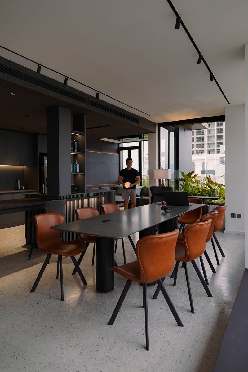 Architizer's tweet image. To adapt to the tropical climate, this home was wrapped in a steel enclosure that adds structure, greenery and ventilation while concealing its outdated finishes.

📍Da Nang, Vietnam

Project by: G.A concept
Details: arc.ht/4kumyWu