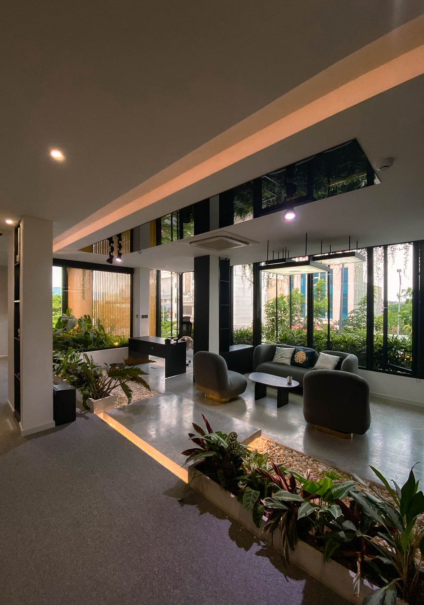 Architizer's tweet image. To adapt to the tropical climate, this home was wrapped in a steel enclosure that adds structure, greenery and ventilation while concealing its outdated finishes.

📍Da Nang, Vietnam

Project by: G.A concept
Details: arc.ht/4kumyWu