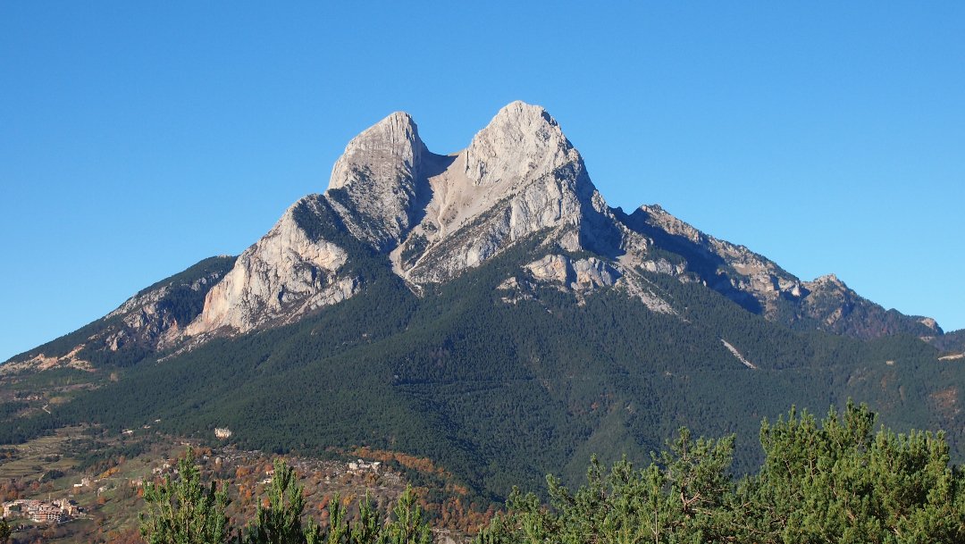 GEO3BCN - CSIC (@geo3bcn_csic) on Twitter photo 🌍 Com es va formar el #Berguedà?
Aquest article de <a href="/David_Crust_/">David Cruset</a> (GEO3BCN-CSIC) ens guia en un viatge a través de milions d’anys: des dels fons marins fins al cim de les muntanyes, descobrint l’origen dels Pirineus.
🔗f.mtr.cool/bzwkpdpgmg 🌍 Com es va formar el #Berguedà?
Aquest article de <a href="/David_Crust_/">David Cruset</a> (GEO3BCN-CSIC) ens guia en un viatge a través de milions d’anys: des dels fons marins fins al cim de les muntanyes, descobrint l’origen dels Pirineus.
🔗f.mtr.cool/bzwkpdpgmg