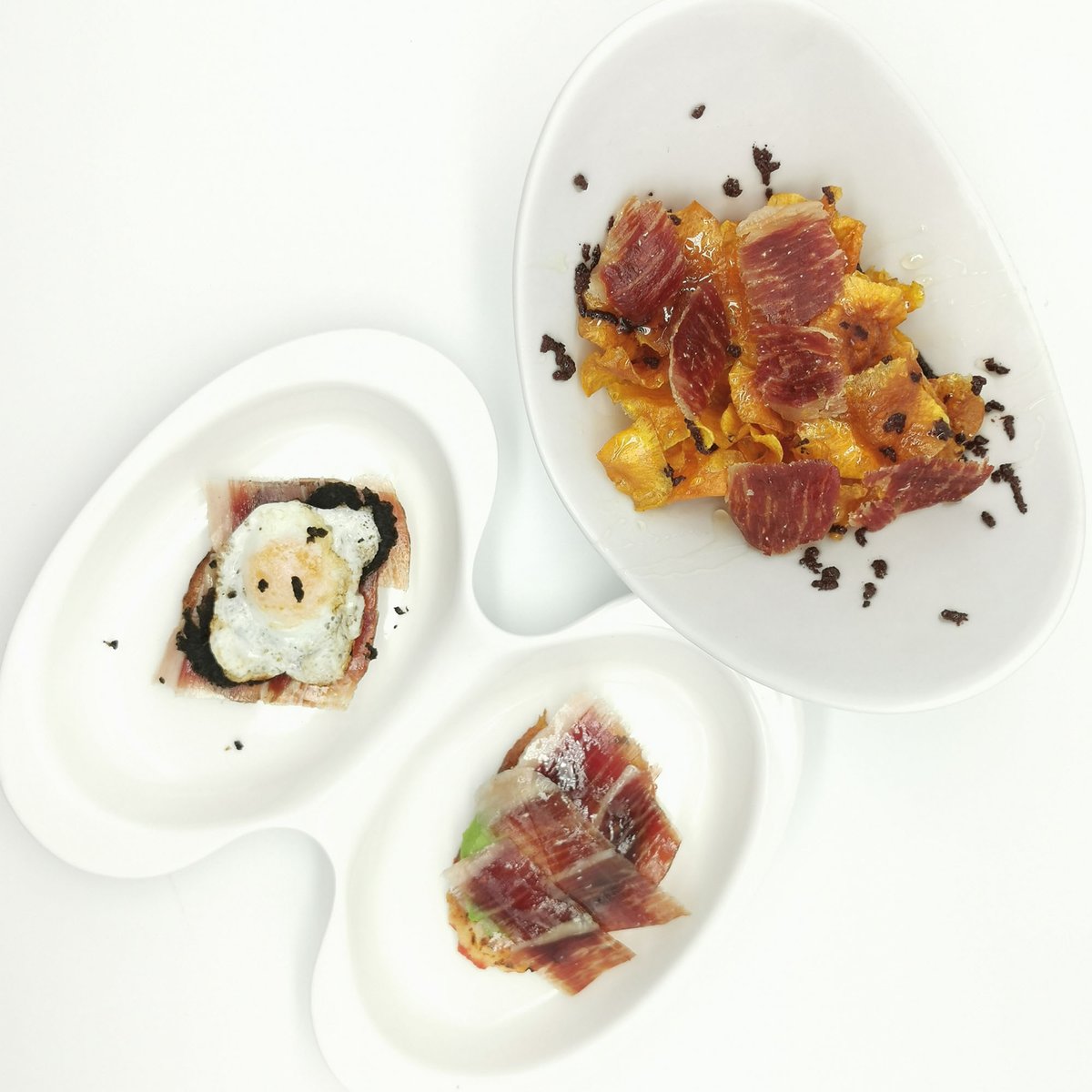 En Aragón, hay platos que saben a tradición… y muchos de ellos mejoran aún más con un buen Jamón de Teruel DOP ¿Unas migas al estilo pastor? Siempre con su toque de jamón bien dorado. ¿Unas borrajas con patata? Nada como coronarlas con virutas finas que aportan sabor y contraste