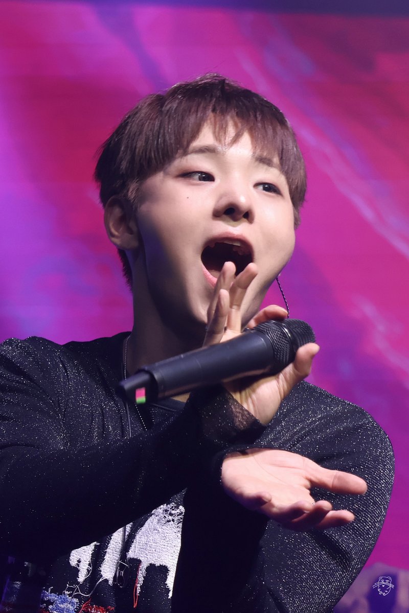 chin77las_vvs's tweet photo. 250518 Goodbye &amp; Hello 

자꾸만 너에게 미쳐버려🐹

#배너 #VANNER 
#HYESUNG #혜성 https://t.co/fKLYeRZ9oI